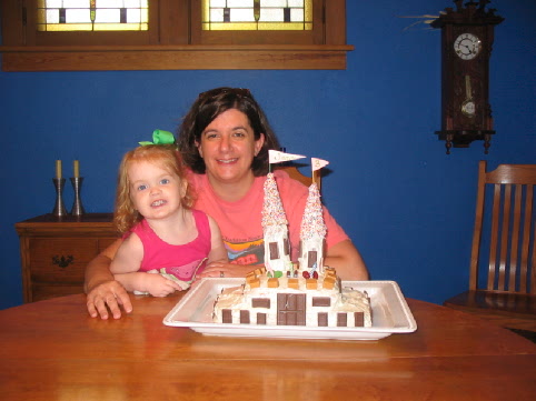 2005_08_5 Jane Bethany and Castle Cake.jpg